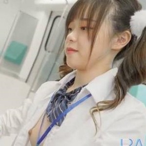 onlyfans日系可爱学生妹（尤莉_Yuri）在地铁上遇到咸猪手后的无效反抗【353M】