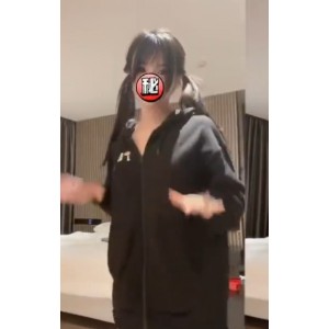 您一定会喜欢这个抖音热舞合集，里面有很多大佬的舞蹈视频，让您尽情欣赏。赶快下载吧，享受舞蹈的魅力！