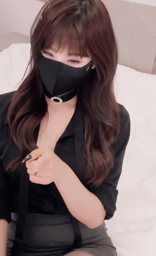 [自行打包] 香蕉秀x我用大东西安慰失恋的女房东 [1v+800m][百度盘]