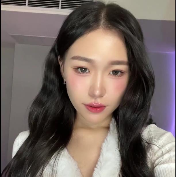 快手可爱meriolchan最新合集16V4G，COS海贼王女帝道具秀