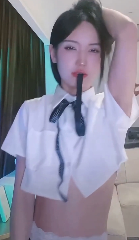 宁依纯：超短衣超短裙直播视频1币110M