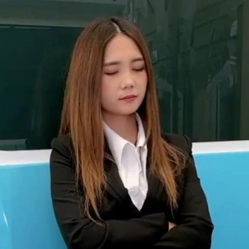 孟若羽自拍视频1V319M：车厢之旅