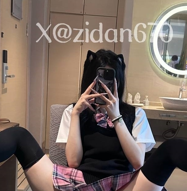 光影交错的女神：紫蛋系列16V2.8G视频珍藏，新增6部精彩内容