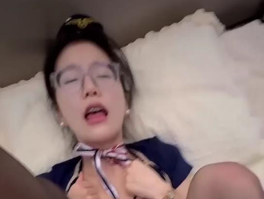 网红空姐小野猫Kiki私人订制合集2V770M，完美露脸钢牙作品