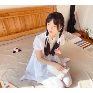 转载百度盘稚乖画册白丝美腿合集71P1V357M，夜夜嬉戏