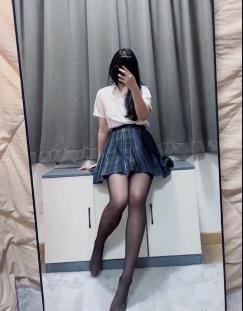 嫩萝L合集MomoYih马D大黑牛最新自拍17V5.1G，幻影金龙完整版