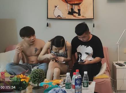 约P自拍合集T派热门谈话1V1.3G，摆拍风格，时长1:25分