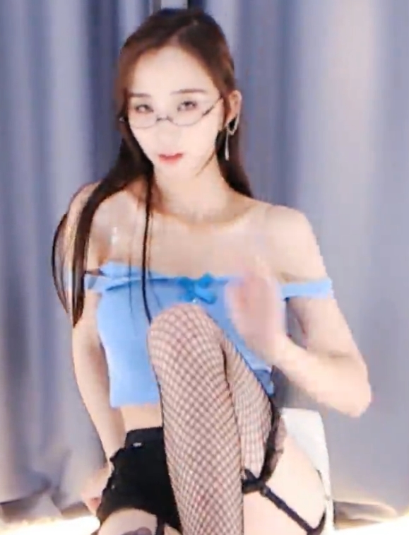 小熙米何菱辰辰芊私密泄露160V斗鱼主播合集14G上阵