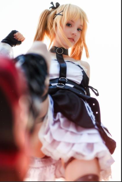 推特RocksyLight萌妹COS合集147套8.7G惹火