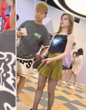 街拍神秘黑丝女神绝密片段426.9MB抄底视角