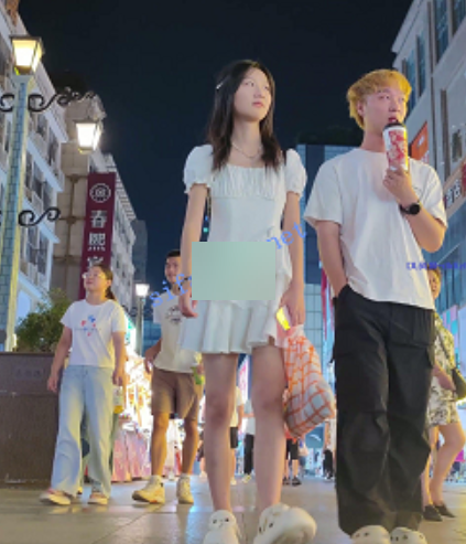 某站小雪街拍1部390MB超诱人