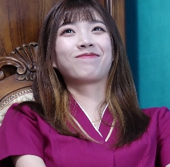 丝袜爱脚KM清纯少女短丝诱惑2.43G太顶了