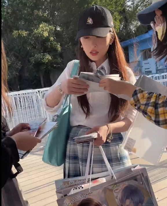 樱花JK推特拍摄合集8部7.9G绝对领域