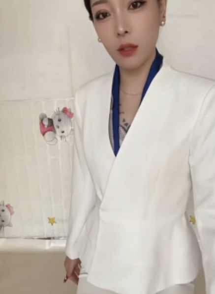 抖音小梅3部合集326M翘臀