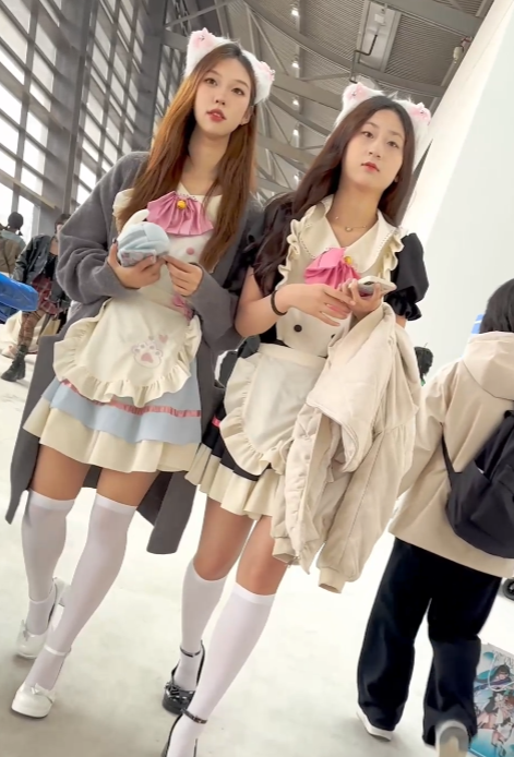 KFC超嫩小妹街拍9部合集1.86G大神抄底神作