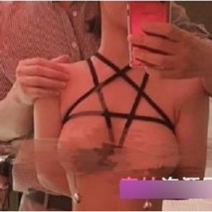 某推泄密合集反差妹639V4.7G娇嫩欲滴