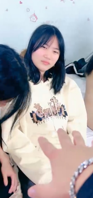 推特00后嫩妹子团乱来视频1v860m太劲爆