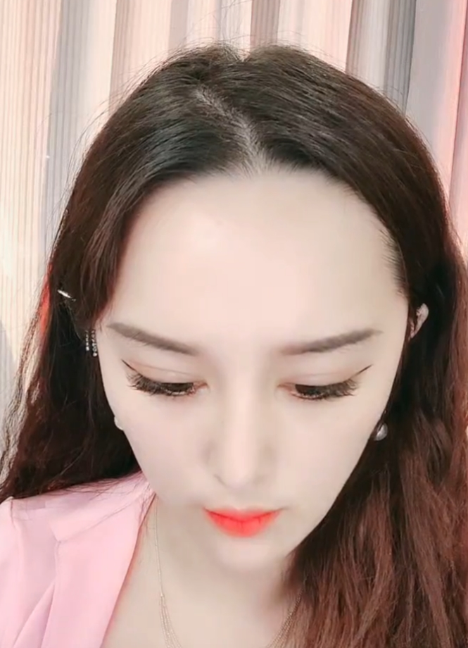 推特笑笑绝密私拍34部25G展示