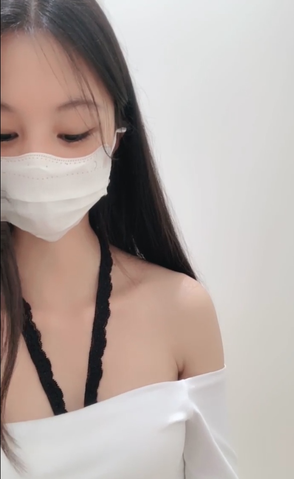 坚果的壳热舞私藏2V3.2G蜜桃臀扭动实录