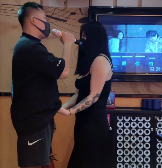 推特12Baegirl实战KTV合集1.77GB浑圆诱惑