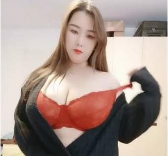 高颜值略胖坦克主播精彩合集