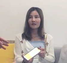三人游小齐沙发嬉戏视频1部522M曲线惹火
