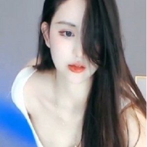 虎牙斗鱼苏樱直播间浮力热舞1V400M顶级前车大灯