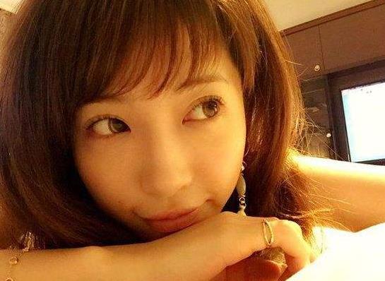 某推S级女模kyara_Sss精彩视频1部3.2G太诱人