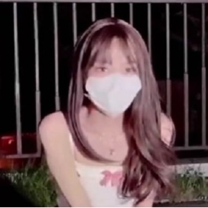 推特网红小野猫户外狗爬任务视频1V360M绝美身材放飞自我