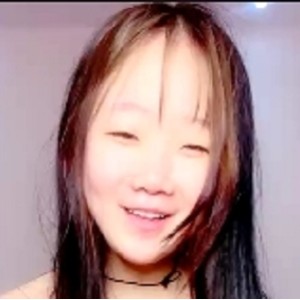 风情万种小妹双头道具互动喷泉88G直播平台1V